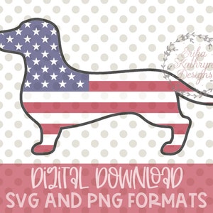 Puede incluir: Una descarga digital de una silueta de dachshund en forma de la bandera estadounidense. El perro está delineado en negro y relleno de rayas rojas y blancas y estrellas azules.