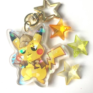 Breloque holographique en acrylique Détective Pikachu