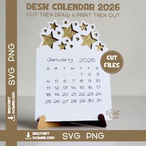Può includere: Calendario da scrivania bianco per gennaio 2026, con accenti di stelle glitterate dorate. Il calendario ha un supporto e include il testo "DESK CALENDAR 2026" e "CUT THEN DRAW & PRINT THEN CUT". Il design include il testo "CUT FILES" e "SVG PNG".