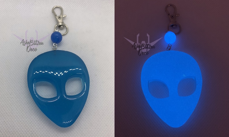 GlowUV Alien Keychains