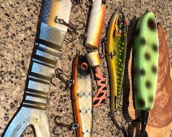Lot dé 7 leurres de pêche en bois vintage antiques