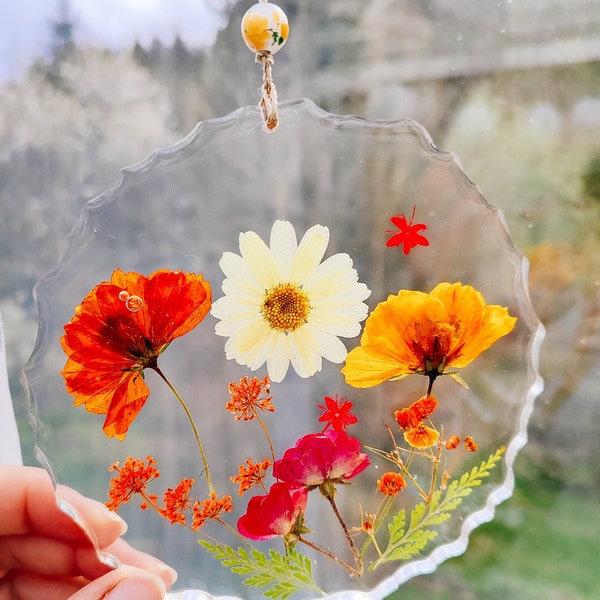 Wandhänger Dekohänger mit echten Blumen "Blumen Zauber" Harz Boho Vintige Deko Fensterdeko Sonnenfänger Fensterkunst Geschenk für Mama Oma