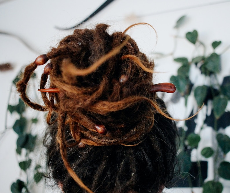Sonnenblumen Haarspange mit Holzstab sandalholz 2in1 mit Holzperlen Dreadschmuck Dreadlocks Rastalocks Dreads Accesoires Rastazöpfe imagen 5