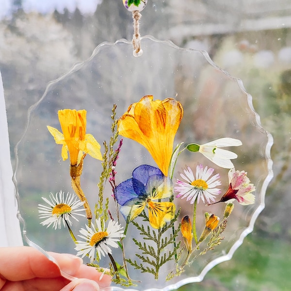 Wandhänger Dekohänger mit echten Blumen Frühling Harz Boho Vintige Deko Fensterdeko Sonnenfänger Fensterkunst Geschenk für Mama Freundin Oma