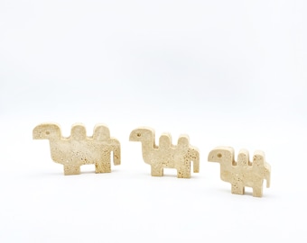 Family of 3 camels in travertine by Fratelli Mannelli