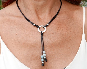 Collier Y noir délicat pour femme fait à la main avec du cuir véritable et des pierres précieuses d'amazonite, bijoux délicats, idée cadeau de Noël pour maman