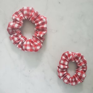 Scrunchie a cuadros rojo y blanco - Adulto - Niño - Niño - Scrunchies a juego - Mommy and Me Scrunchies - Accesorios para el cabello - Lazos para el cabello