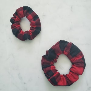 Scrunchie a cuadros rojo y negro - Adulto - Niño - Niño - Scrunchies a juego - Mommy and Me Scrunchies - Accesorios para el cabello - Corbatas para el cabello