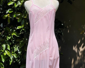 Schattige vintage babyroze pure kanten mouwloze lingerie slipdress - zoals het is