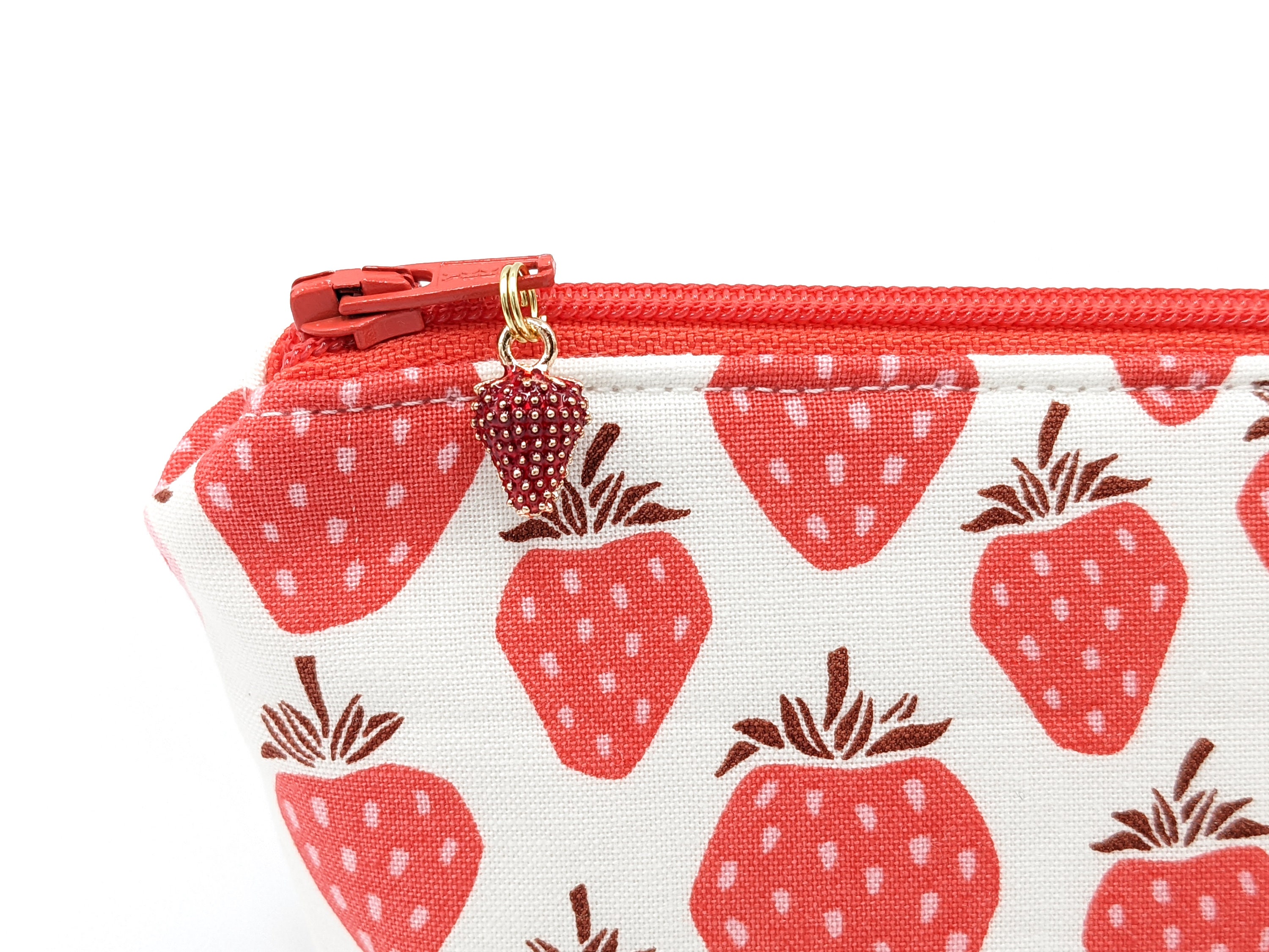 LEVLO Erdbeer-Kosmetiktasche – Lustige Make-up-Tasche Für Erdbeer-Fans | Geschenk Für Frauen & Mädchen