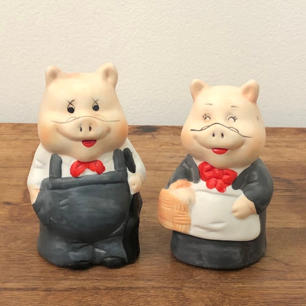 Vintage Pair of LIPCO Mr and Mrs Farmer Pig Pottery Bells, Bisque Ceramic, Porcelian, 1991