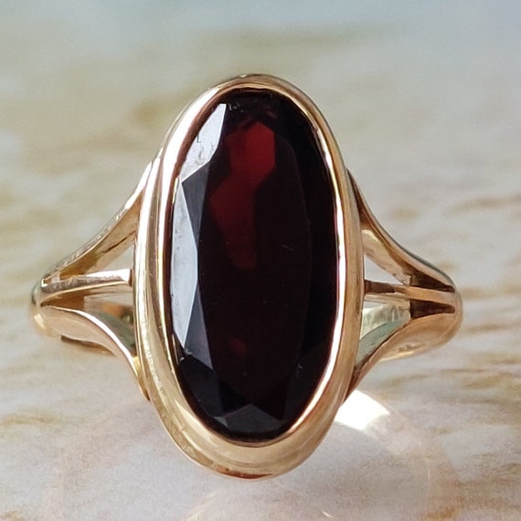 Antique 18ct yellow gold oval cut garnet ring siz… - image 1