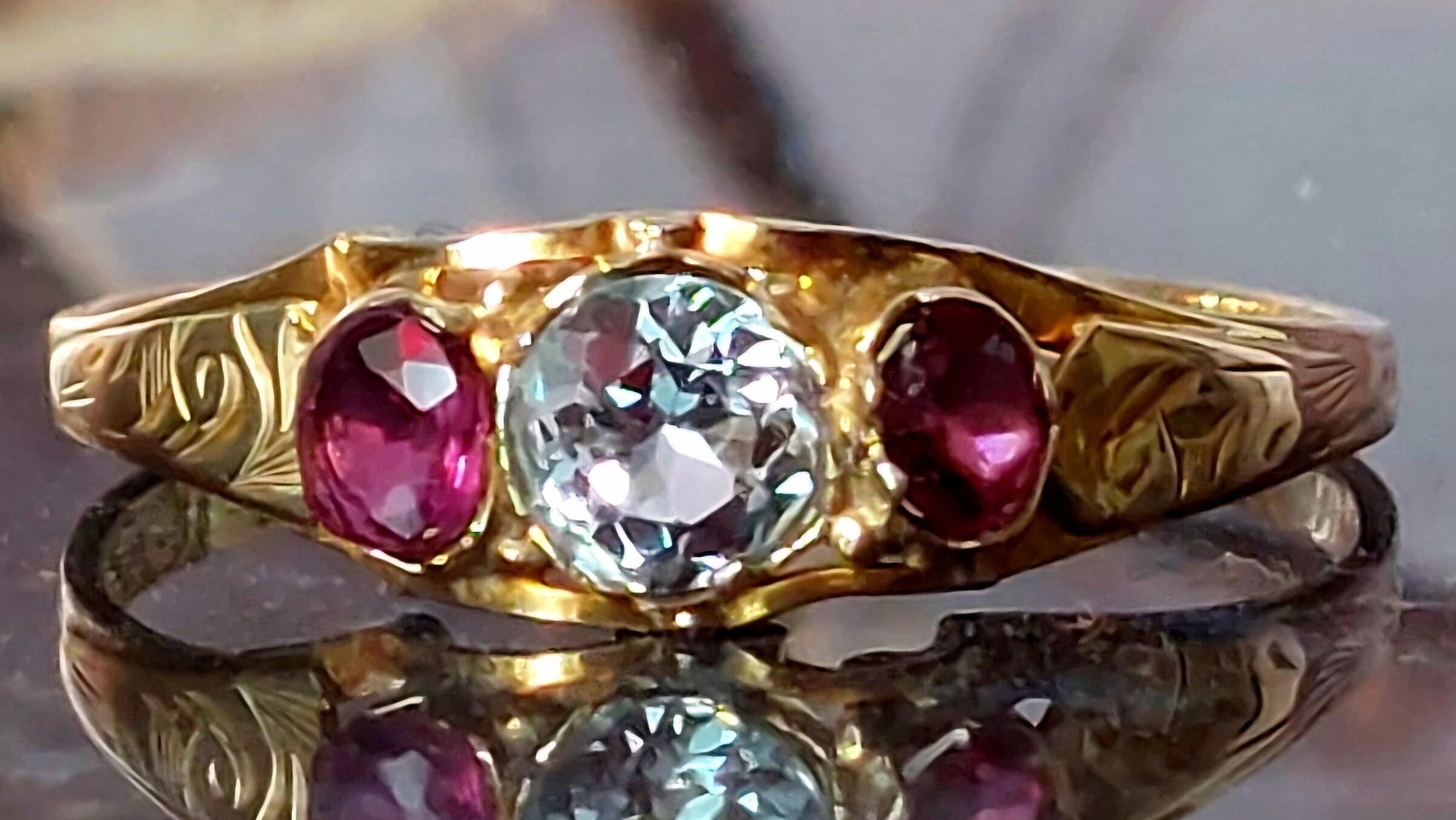 げーむ Antique 12ct Gold Aquamarine and Ruby Three Stone Ring With
