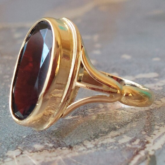 Antique 18ct yellow gold oval cut garnet ring siz… - image 8