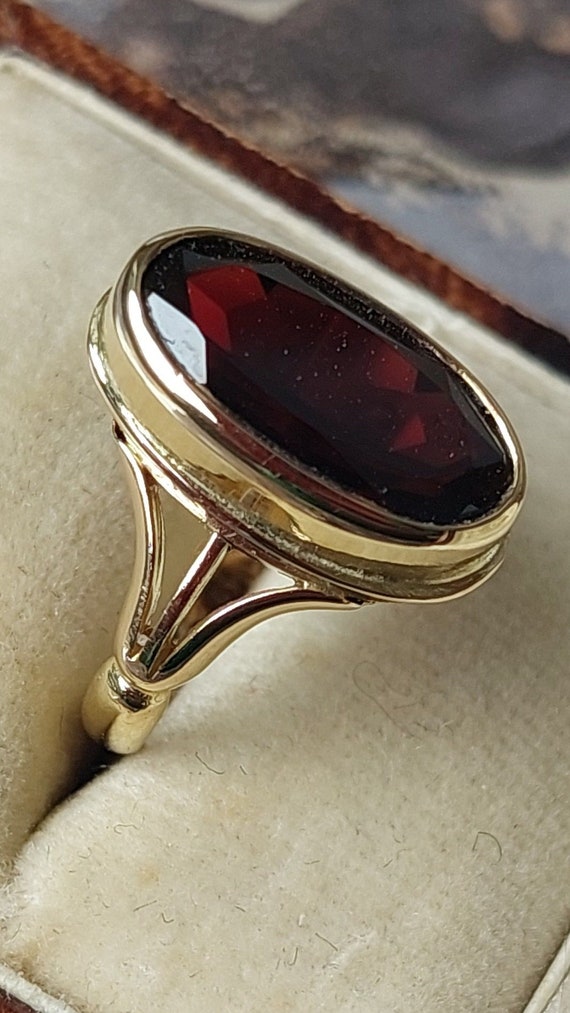 Antique 18ct yellow gold oval cut garnet ring siz… - image 3