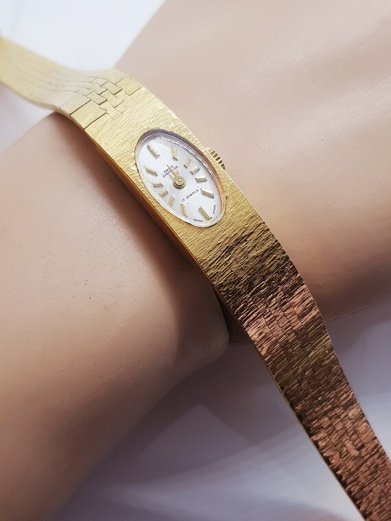 Women's vintage 1970s wristwatch, beautiful gift i