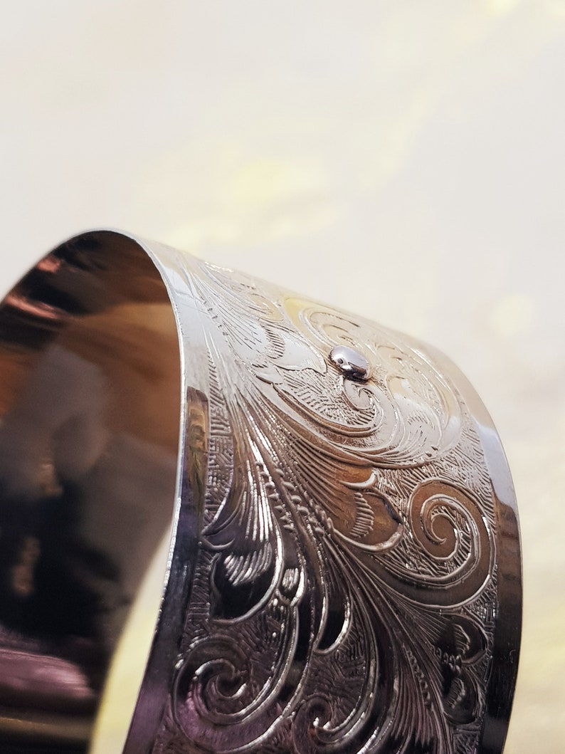 Women/'s antique fidelity bangle beautiful gift ideas