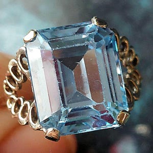 Vintage 9ct Gold Emerald Cut Spinel Ring