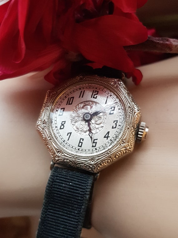 Women's antique artdeco wristwatch, unique gift id