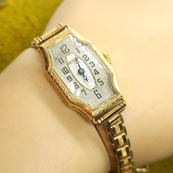 Women's vintage artdeco wristwatch, beautiful gift