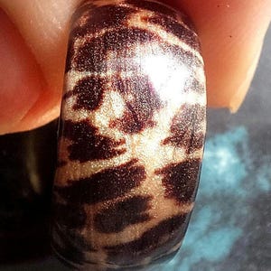 Wild Vintage 9ct Yellow Gold Leopard Print Ring, Bold Resin Dome, Statement Animal Jewellery, Size 8
