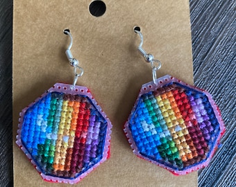 Stardew Valley prismatische scherf kruissteek oorbellen