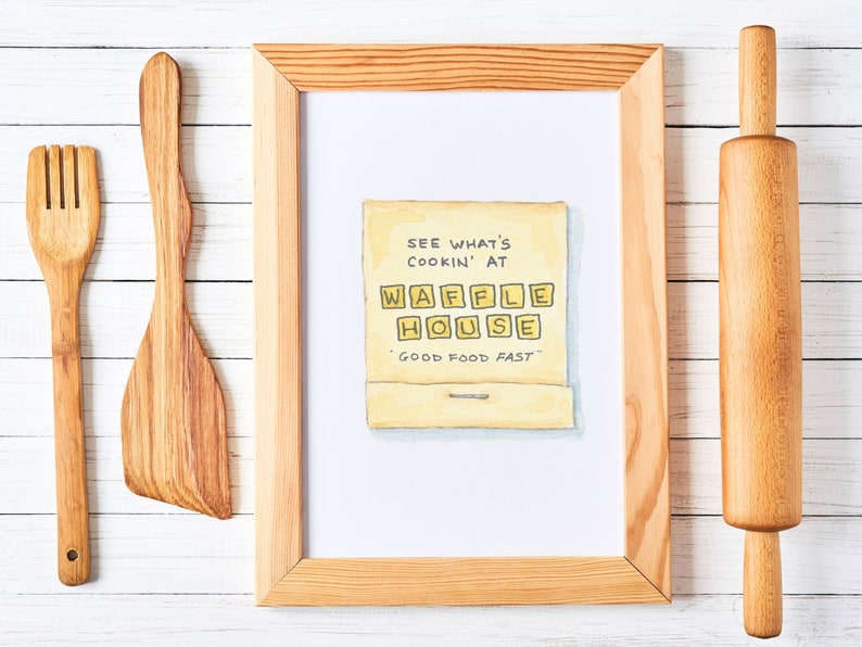 K&ouml;nnte beinhalten: Eine gerahmte Aquarellillustration eines gelben Waffle House-Schilds mit dem Text "See what's cookin' at Waffle House. Good food fast."