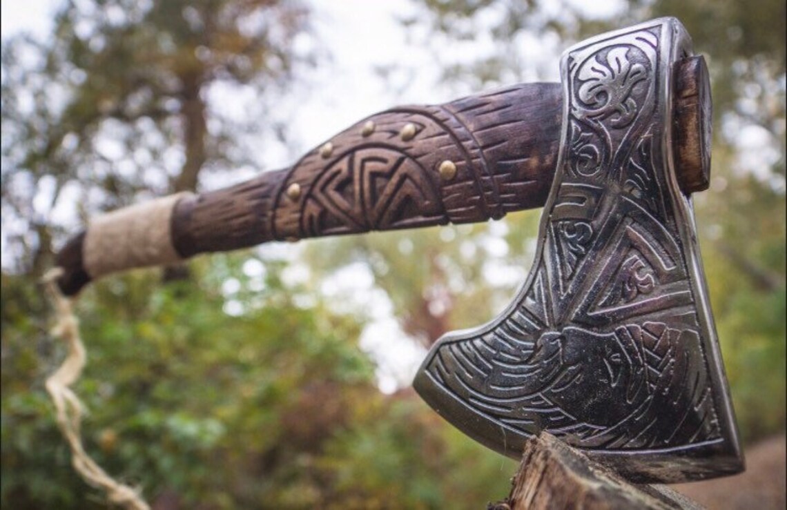 Forest Hunting | Hache Berserker grande à deux mains de 42 pouces, Grande hache nordique, Hache viking de style scandinave à double tête, Hache de bataille viking fonctionnelle, Histoire de la
