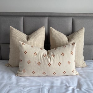 Almohada Hmong, almohada de Chiang Mai, almohada de algodón, tela de algodón con batik y bonitos detalles, estilo de almohada Hmong, de Chiang Mai, Tailandia.