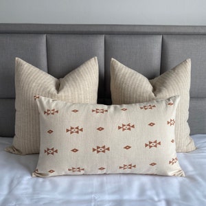 Almohada Hmong, almohada de Chiang Mai, almohada de algodón, tela de algodón con batik y bonitos detalles, estilo de almohada Hmong, de Chiang Mai, Tailandia.