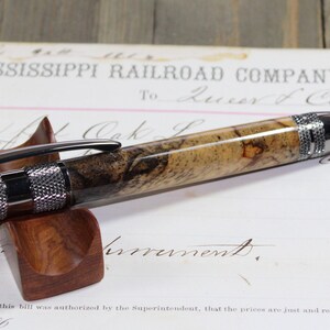 Bolígrafo de clic con mayúscula de baniano spalted hawaiano