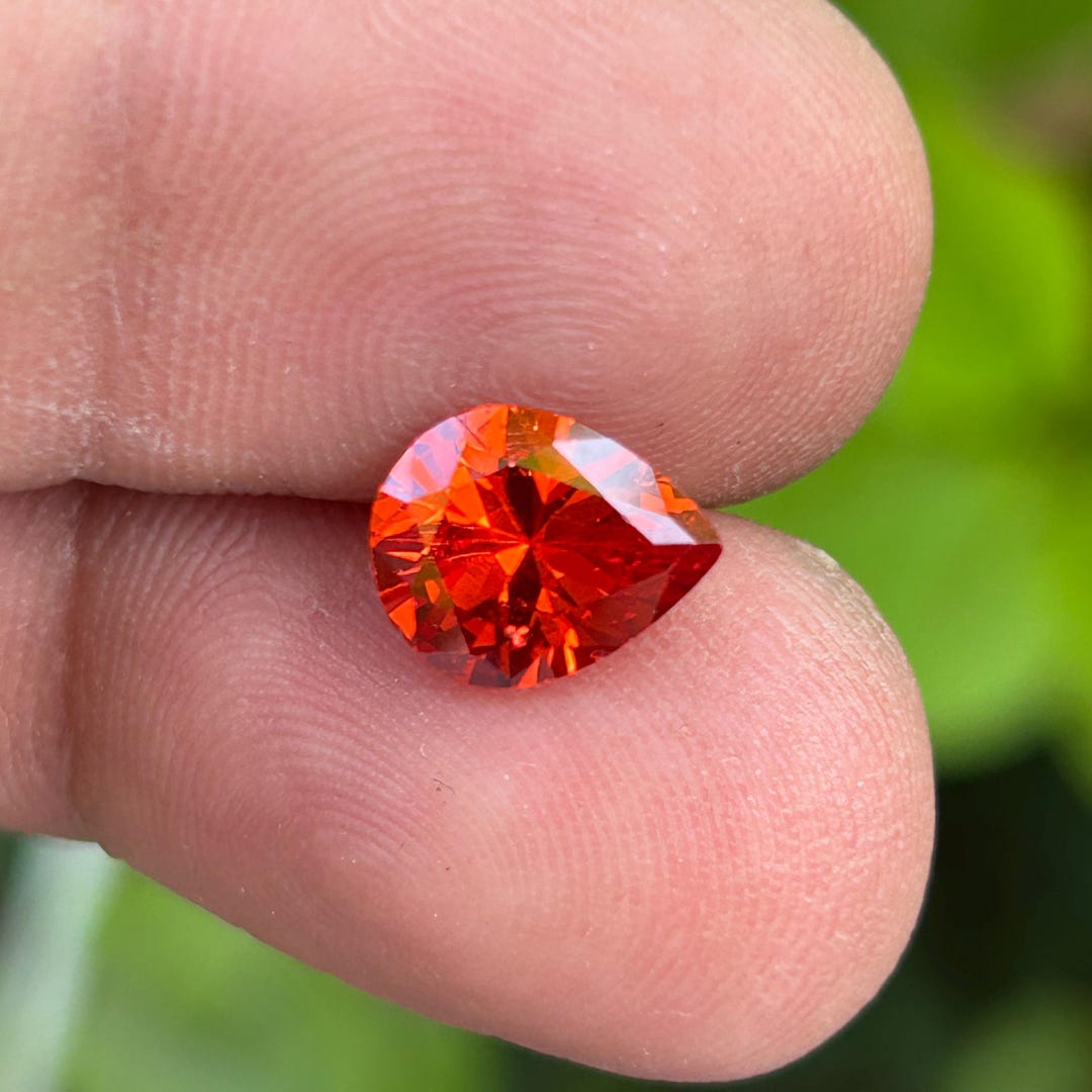 thumbnail image 2 of AAAAA 6.17CT Orange Red CZ Round Faceted Loose Gem – 10mm, Lab-Created Zircon, VVS, Excellent Cut 2 of 5