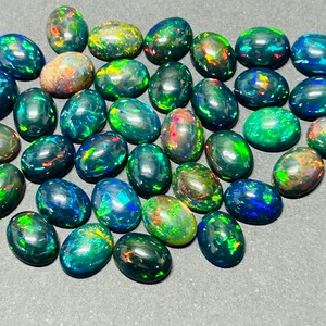 Schwarzer äthiopischer Feueropal Oval Form Opal Cabochon für Schmuck machen Verwendung Top Qualität Opal Edelstein AAA Natürliche Multi Feuer Opal Cabochon.