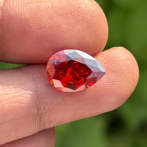 Red Color Pear Shape Cubic Zirconia AAAAA Quality Cubic Zirconia Pear Shape Red CZ Loose Stones Brilliant Quality (2x4mm-10x12mm)