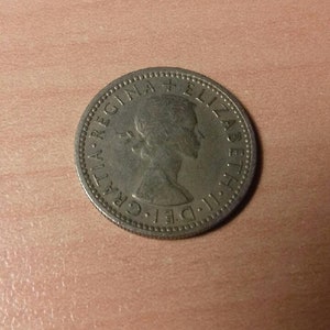 QE012 Queen Elizabeth II   6d coin