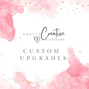 Puede incluir: Fondo abstracto de acuarela rosa y blanco con purpurina dorada. El texto dice "Pretty Creative Customs" con un símbolo de corazón y "Custom Upgrades".