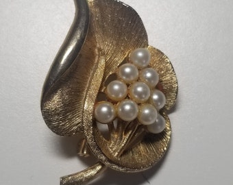 Mid-century Gold Leaf and Pearl Flowers Pin