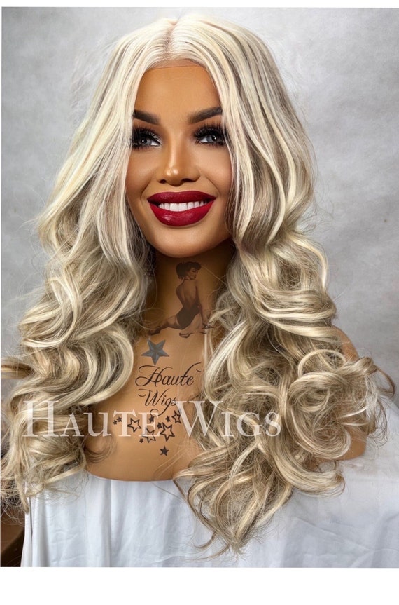 24 Inch Wavy Light Blonde Wig: Ombré Highlights, Lace Front  display picture 2