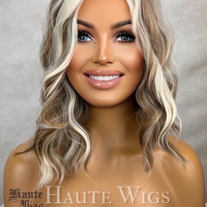 Pruik met dikke blonde highlights: Y2K lichtbruin golvend bob, 14 inch