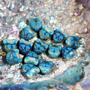 Czech cat face glass beads 13x12mm Blue black gray mixed, 8 beautiful pearls