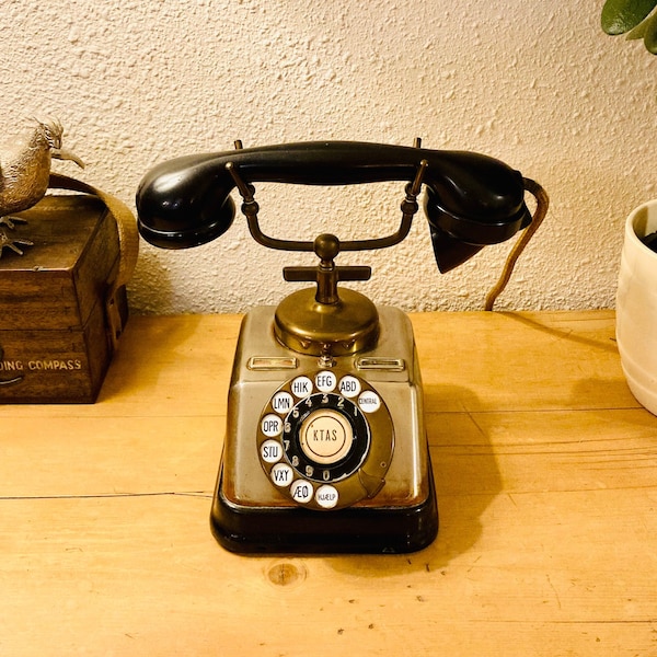 JYDSK KTAS D30 telephone with dial and bakelite handle, Kjobenhavns Telefon Aktieselskab (Copenhagen Telephone Corporation) bakelite