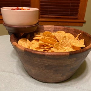 Chip and dip serving bowl / salad bowl