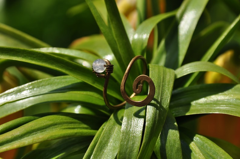 Anello a spirale, taglia unica, con pietre dure immagine 4