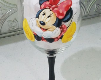 minnie mouse wine glass, Disney Painted Wine Glass, wine lover gift, disney lover gift, hand painted wine glass, minnie wine glass