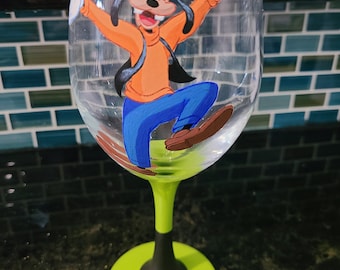 Goofy wine glass, disney wine glass, hand painted wine glass, disney art, wine lover gift, disney lover gift, mickey and friends glass