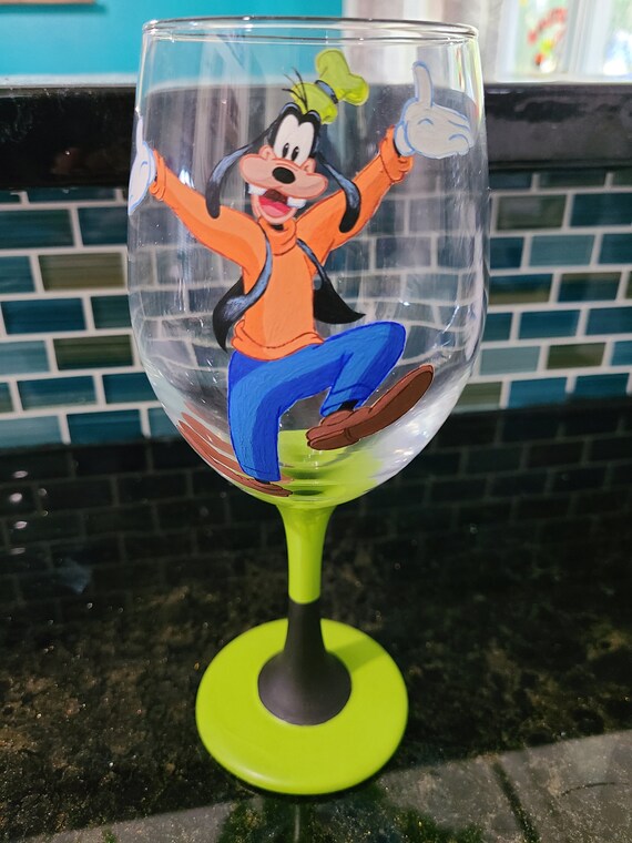 Goofy wine glass, disney wine glass, hand painted wine glass, disney art,  wine lover gift, disney lover gift, mickey and friends glass