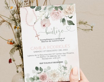 以下が含まれることがあります： 白い招待状に花柄のデザインと「bautizo」という文字が筆記体で書かれています。このカードは、2022年8月7日午後2時に、ロスバニョス、カリフォルニア州のイグレシア・デ・ラ・レズレクシオンで行われるカミラ・ロドリゲスの洗礼式を知らせています。レセプションは午後4時に開催されます。オリビアに000.000.0000までご連絡ください。