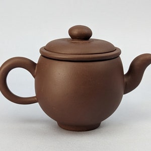 Chinese China Yixing Zisha Clay Teapot w/ Strainer, Brown Classic Shape, Purple Sand 宜興紫砂 Ware, Pu Erh Puerh Gong Fu Gongfu Tea Ceremony