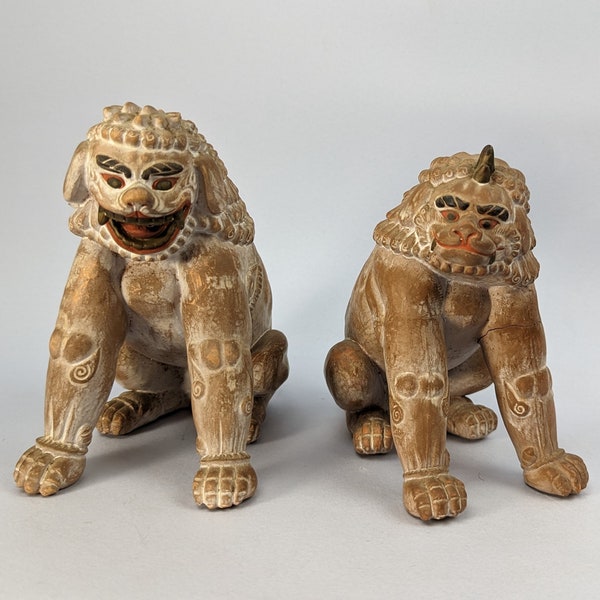 Pair of Vintage Ceramic Komainu (狛犬) Lion Dogs Shishi Shi Shi, Showa or Heisei, Keisen Mark, Possibly Banko or Tokoname Ware, Aum A Un Um