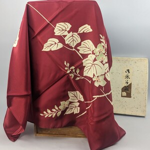 Furoshiki 風呂敷 de seda japonesa teñida vintage en color burdeos con hojas Showa, envoltorio ecológico reutilizable para regalos, ropa Jubako Bento, bolso, cartera